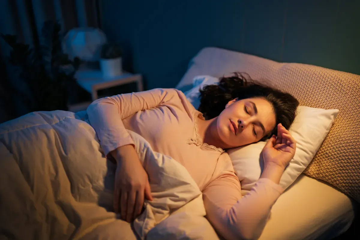 Si të rregullojmë gjumin: këshilla të bazuara në shkencë dhe që funksionojnë